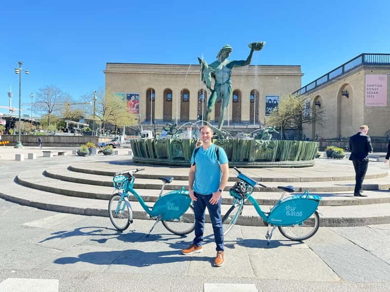 Gothenburg: City Highlights Bike Tour with Transfer - The Museum of Art starts the sightseeing