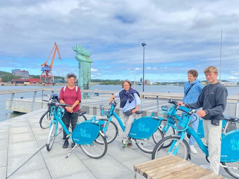 Gothenburg: City Highlights Bike Tour with Transfer - How much personal attention should you expect?
