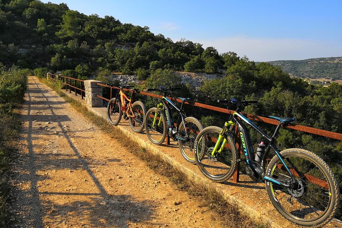 GPS tour with E-Bike on cycleroute of acqueduct Pugliese with wine tasting directly in vineyards - A short look at Locorotondo’s white old town