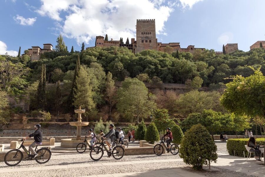 Granada: Albaicin and Sacromonte E-Bike Tour - Why an e-bike fits Granada so well