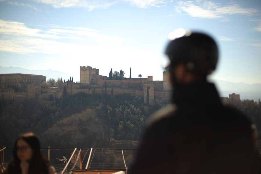 Granada: Albaicin and Sacromonte E-Bike Tour - Starting at Plaza Nueva and getting comfortable