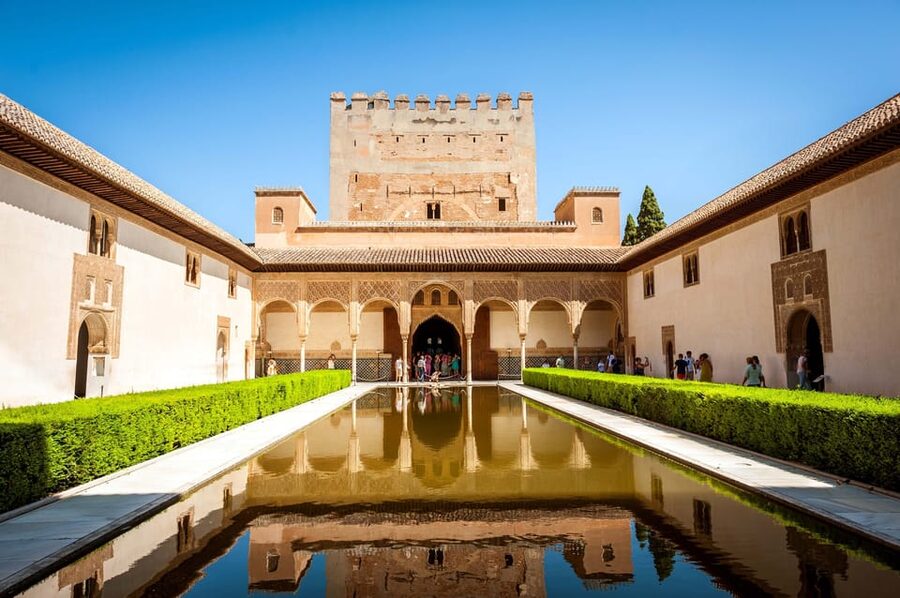 Granada: E-Bike Tour and Fast-Track Alhambra Ticket - Sacromonte’s cave houses and flamenco setting