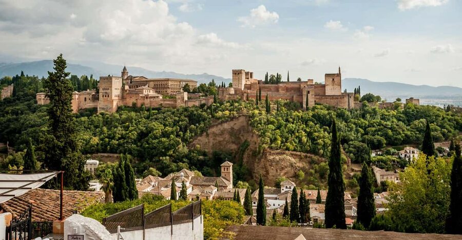 Granada: E-Bike Tour and Fast-Track Alhambra Ticket - Who will get the most from this experience