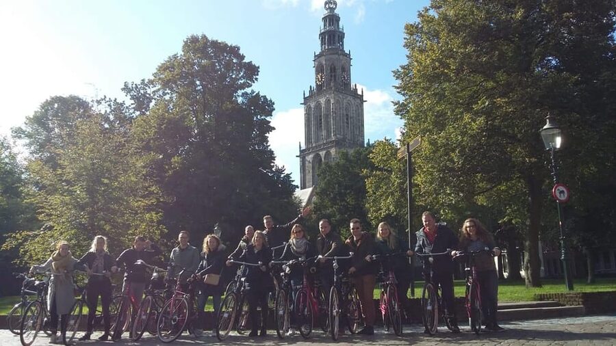 Groningen: City Highlights Bike Tour - Oosterparkwijk shows the city beyond the center