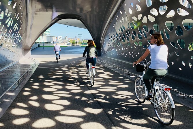 Guided Bike Tour: 2 Hours Highlights of Antwerp - Why a bicycle works so well in Antwerp