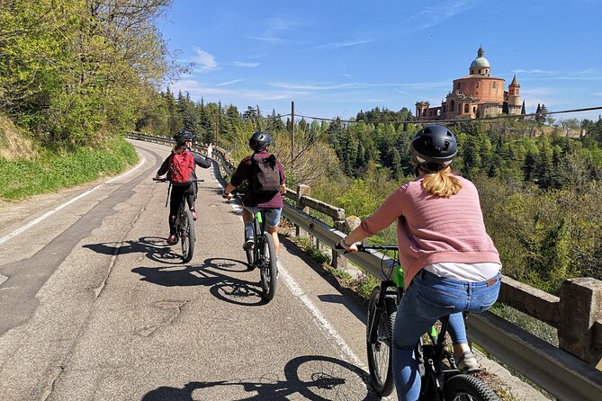 Guided E-bike Tour in Bologna with aperitif - Key points to know before you pedal away