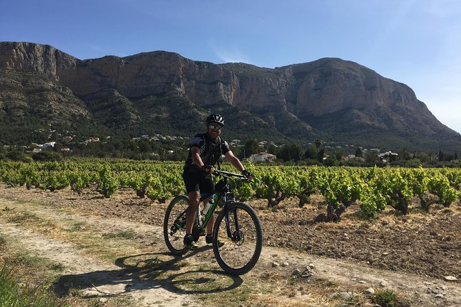 Guided mountain bike route - "Pata Negra" Tour - Samuel’s guiding style and safety focus