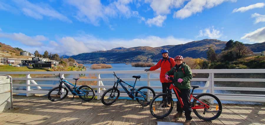Guided Scenic E-bike Tour - Ride to the Lake - Getting comfortable on the premium e-bike