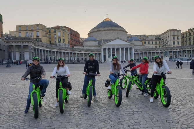 Guided tour of Naples by FAT electric bike - Lungomare Caracciolo: Naples begins at the water