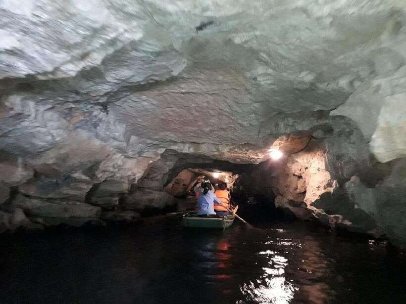Ha Noi: Ninh Binh / Hoa Lu - Trang An - Mua Cave / Cycling - A local lunch with goat and burnt rice