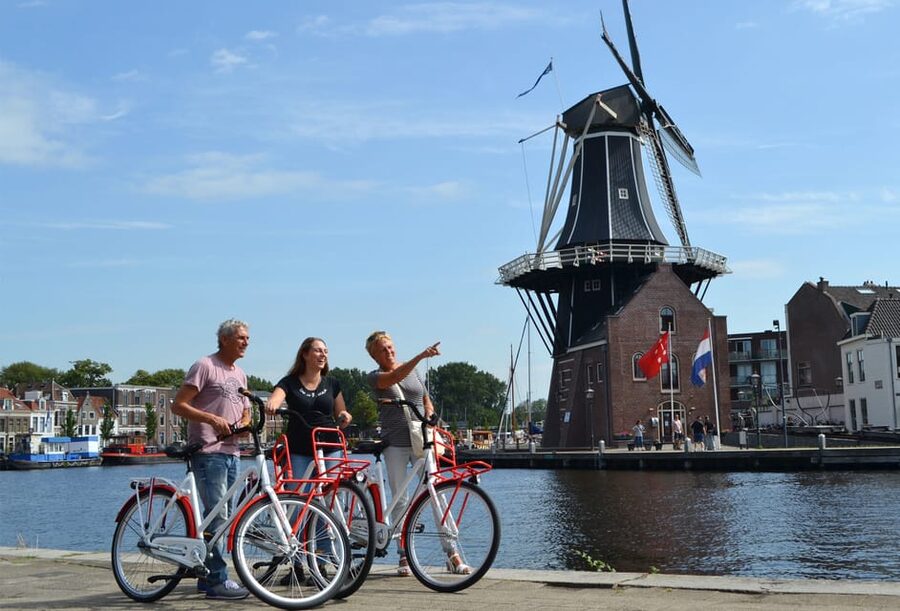 Haarlem Highlights Bike Tour - The windmills and the former city gate