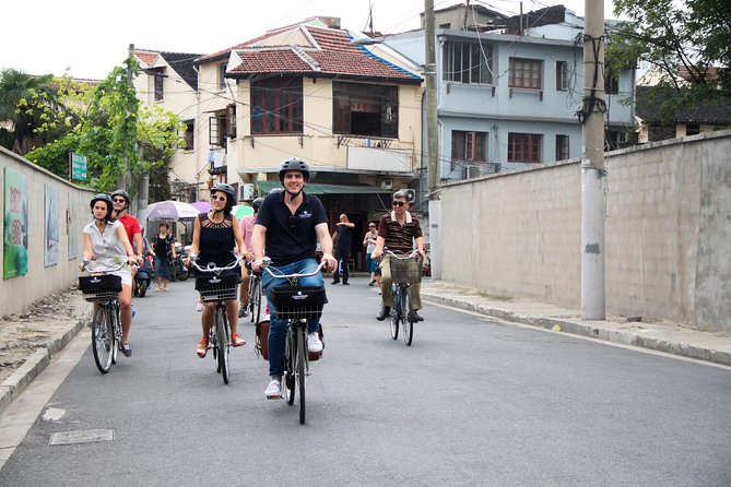 Half-Day Bike Tour of Shanghai Old Town with Food Tasting - Vintage bicycles and a comfortable pace