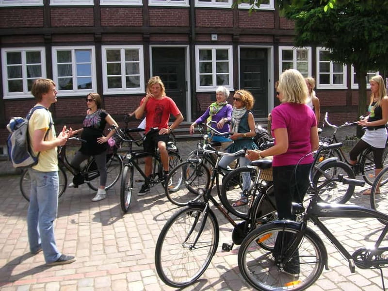 Hamburg 3-Hour Bike Tour - The Alster Lakes: Hamburg’s calmer side
