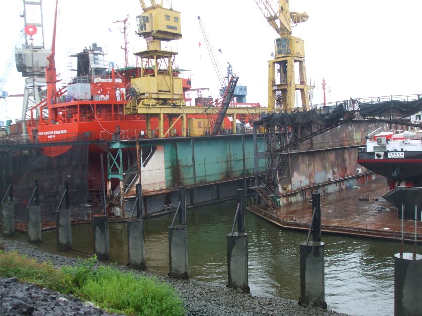 Hamburg: Bike Tour of the Speicherstadt & Old Harbor - HafenCity, Greenpeace, and Baaken Harbor