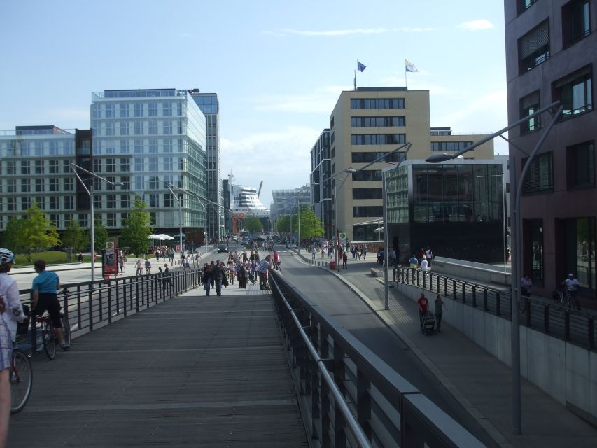 Hamburg: City Tour by Bike with Elbphilharmonie incl. Bike - Key points at a glance