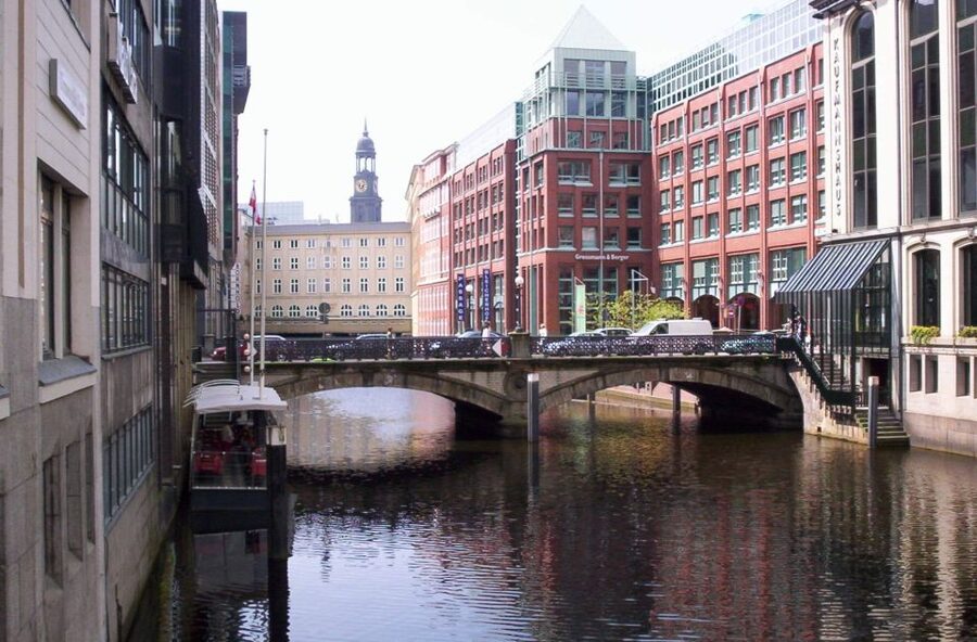 Hamburg: City Tour by Bike with Elbphilharmonie incl. Bike - Starting in Rotherbaum beside the Alster