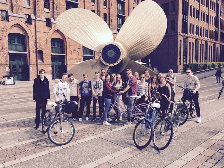 Hamburg: Guided Bike Tour - Canals, old Hamburg, and modern HafenCity