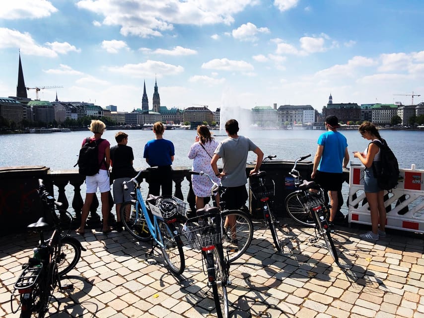 Hamburg: Guided Bike Tour - Landungsbrücken and the harbor