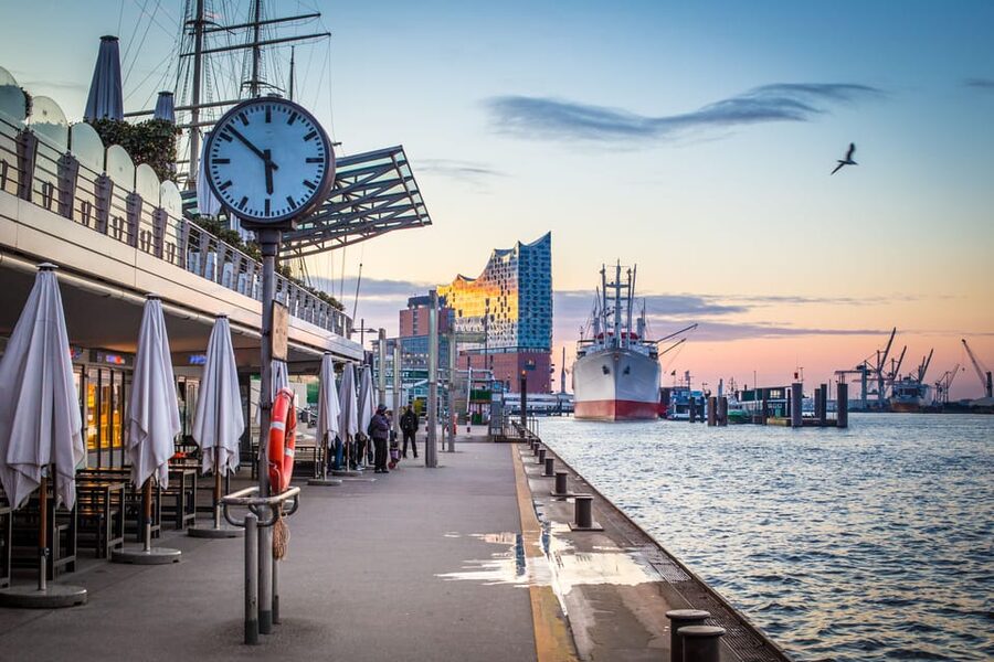 Hamburg: Guided Bike Tour - Reeperbahn and St. Pauli