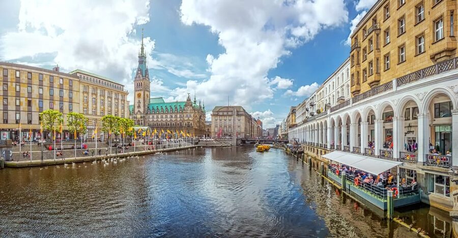 Hamburg: Guided Bike Tour - Chilehaus and the Kontorhaus district