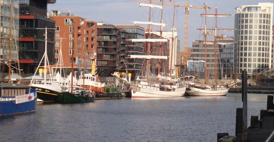 Hamburg Harbor: 3.5-Hour Guided Tour by Bike - Why this Hamburg harbor ride is worth your time