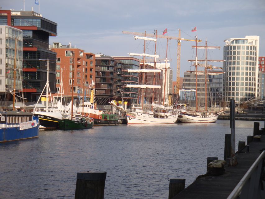 Hamburg Harbor: 3.5-Hour Guided Tour by Bike - Starting in St. Pauli beside the bars sculpture