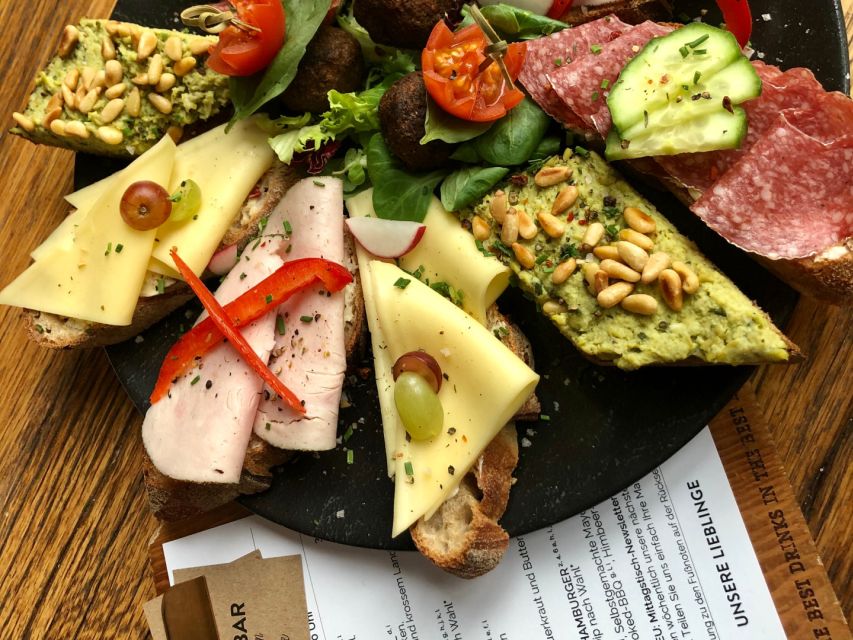 Hannover: Guided Bike Tour for Foodies with Tastings - Meeting the guide at Ernst-August-Platz