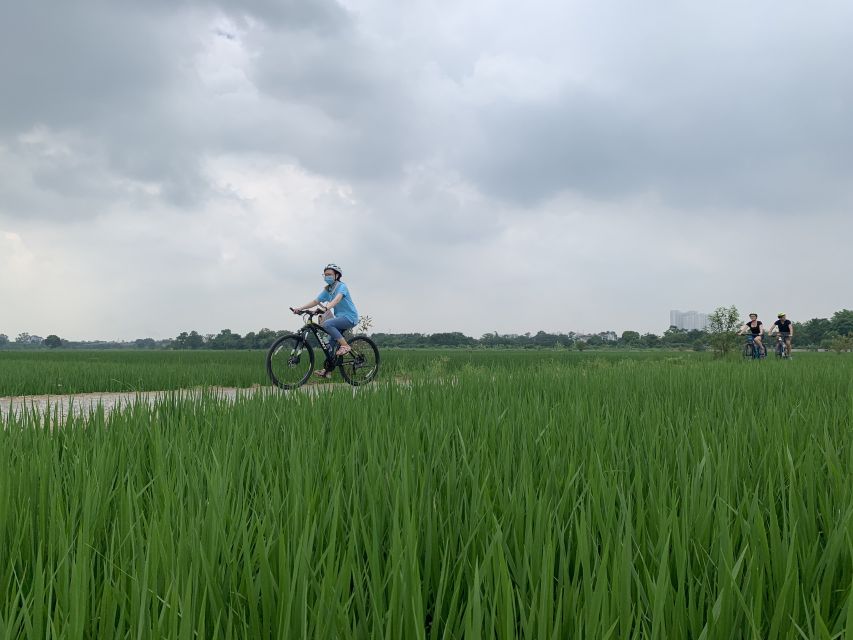 Hanoi: Bike Tour Through Hidden Gems and Banana Island - Long Bien Bridge and the Red River crossing