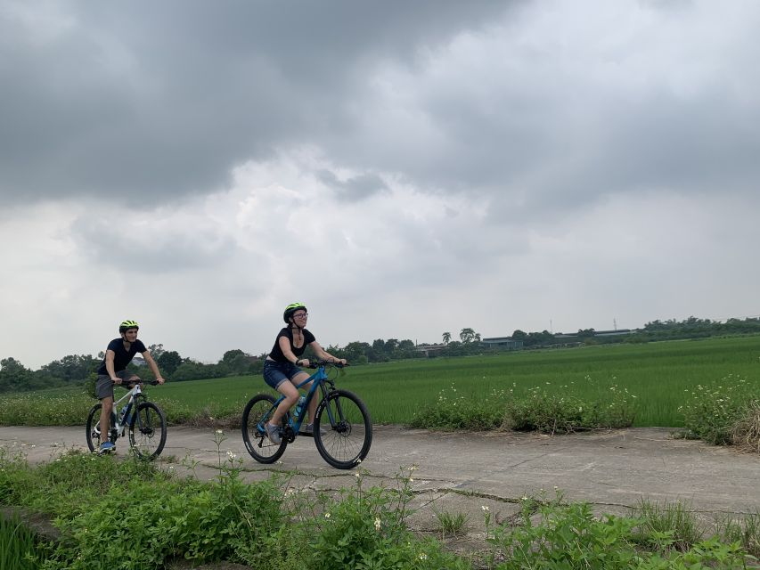Hanoi: Bike Tour Through Hidden Gems and Banana Island - Local food is part of the lesson