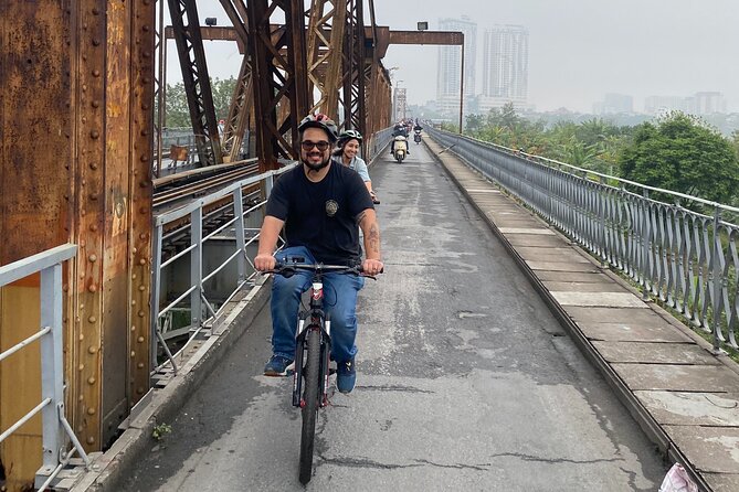 Hanoi City Bike Tour through Banana Island & Food Tasting - West Lake and the city’s more relaxed streets