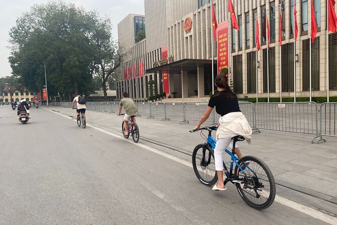 Hanoi City Bike Tour through Banana Island & Food Tasting - Huu Tiep Lake and the downed B-52