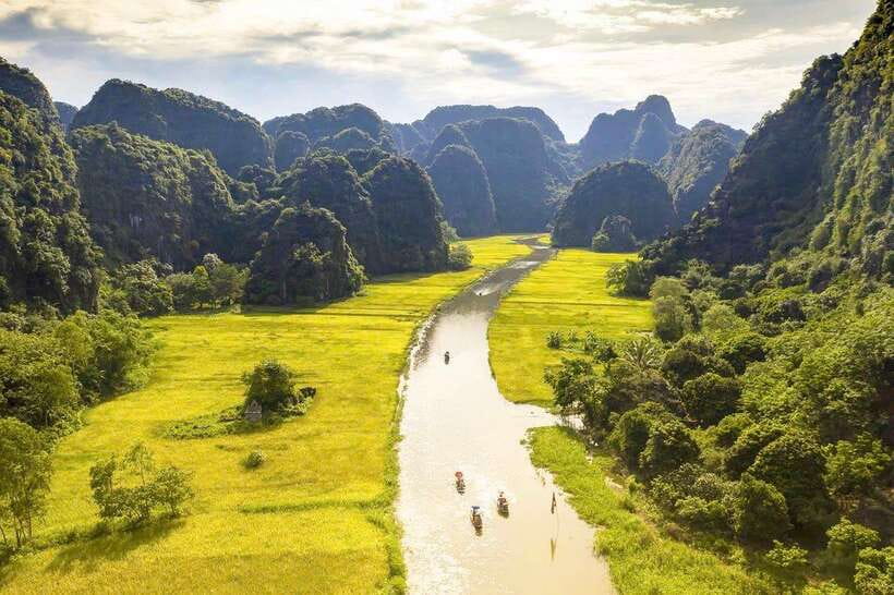 Hanoi: Ninh Binh, Tam Coc, Mua Cave & Hoa Lu with cycling - Hoa Lu and the first bicycle ride