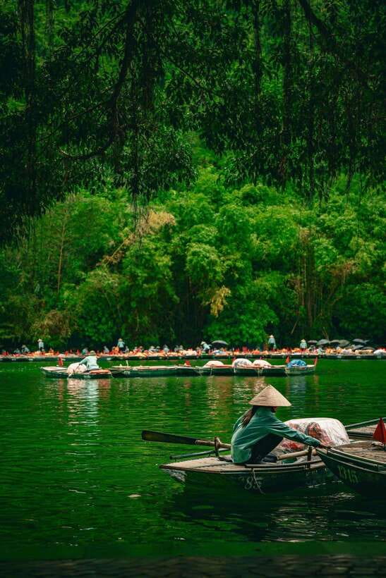 Hanoi: Ninh Binh, Tam Coc, Mua Cave & Hoa Lu with cycling - A 30-dish Vietnamese buffet at midday