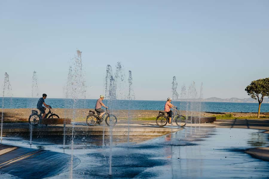 Hawke's Bay: Self Guided Coast to Vineyards Cycle Tour - From Napier’s Marine Parade to the Cape Coast