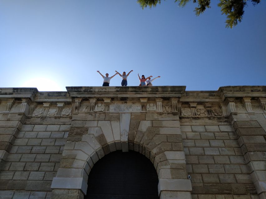 Heraklion: Ecobike Tour with Food tasting - Kornarou Square adds shopping and local atmosphere