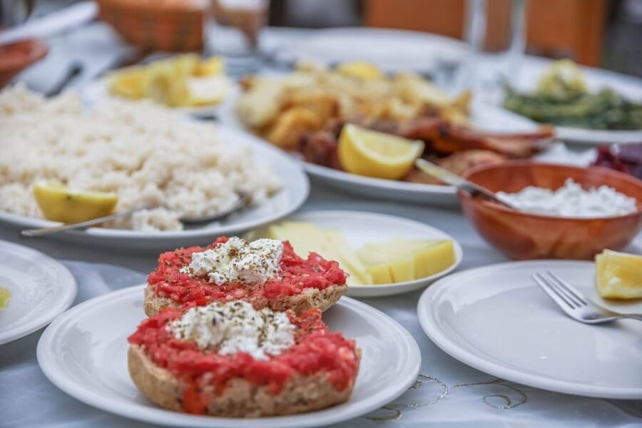 Heraklion: Ecobike Tour with Food tasting - Starting with Karavolas and a first look at the city