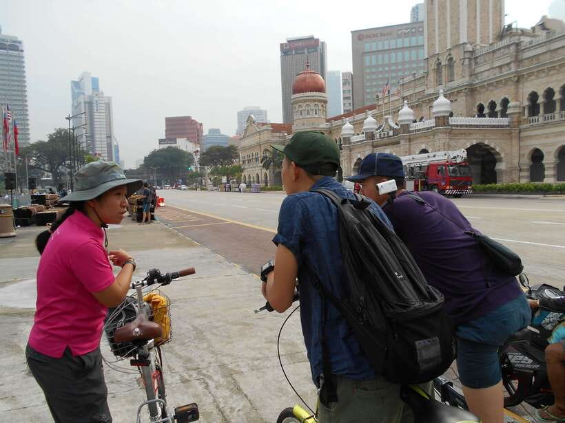 Hidden Kuala Lumpur: 4-Hour Bike Tour - Starting near Kuala Lumpur City Gallery and Petaling Street