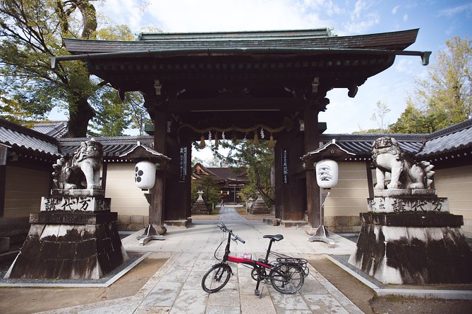 Hidden Kyoto E-Biking tour - Kinkakuji gives the tour a famous first stop