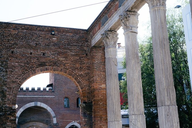 Highlights and hidden gems of Milan Bike Tour - La Scala and the theater district