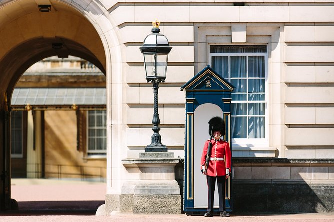Highlights of Royal London Bike Tour including Hyde Park - Buckingham Palace and London’s royal setting