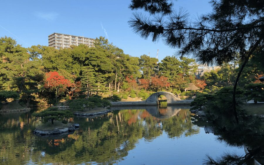 Hiroshima: Best of Hiroshima Guided Bike Tour - Hiroshima Castle and the samurai era