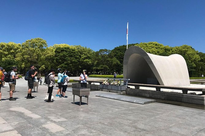 Hiroshima in a Nutshell: Morning Bike Adventure - Hiroshima Castle: a change of mood and subject