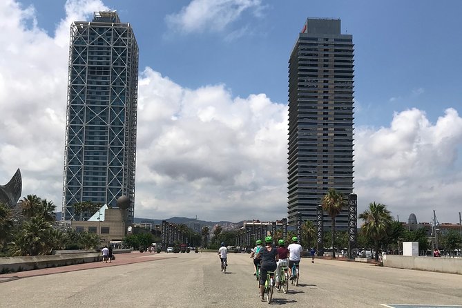 Historical Barcelona E-bike Guided Tour - Sagrada Família as the grand finale