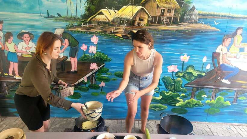 Ho Chi Minh City: 2-Day Bike & Kayak Mekong Delta Tour - Vinh Trang Pagoda and the Tiền River