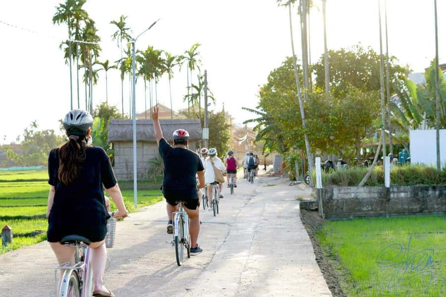 Hoi An Countryside Bike Tour- Tra Que Village & Basket Boat - Tra Que Vegetable Village and the farm lesson
