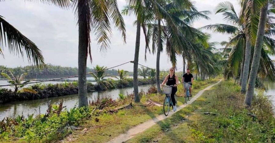 Hoi An: Private Villages Biking Tour with Meal - 8:30 at Thanh Ha pottery village