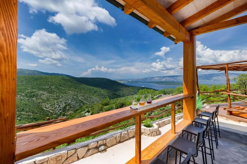Hvar Island E-Bike Tour with Wine Tasting and Starters - Lacman Family Winery and the 80-minute tasting