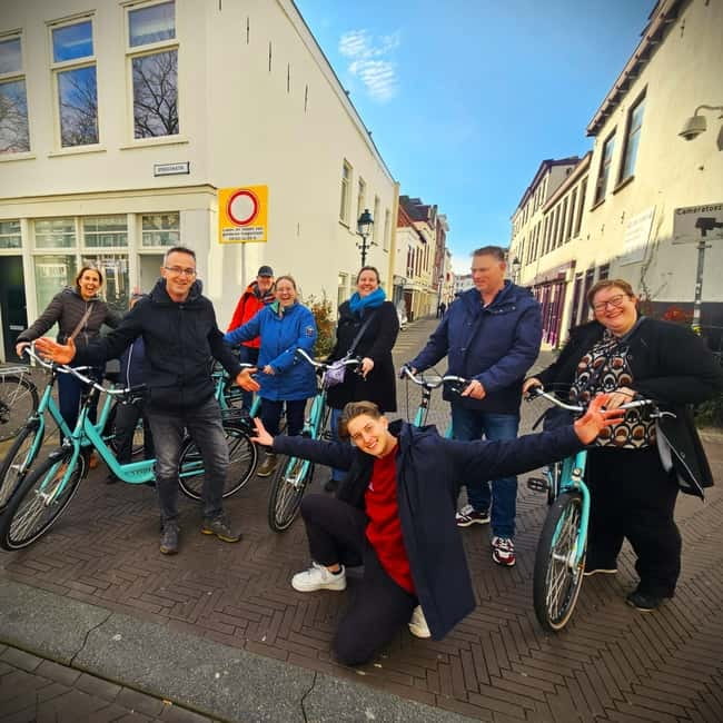 Interactive Safe 2,5hr Bike tour with Entertaining Guide - Bierkade, Chinatown, and the city center
