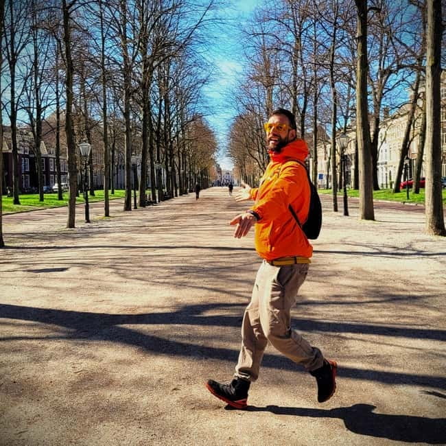 Interactive Safe 2,5hr Bike tour with Entertaining Guide - Five minutes that make the ride safer