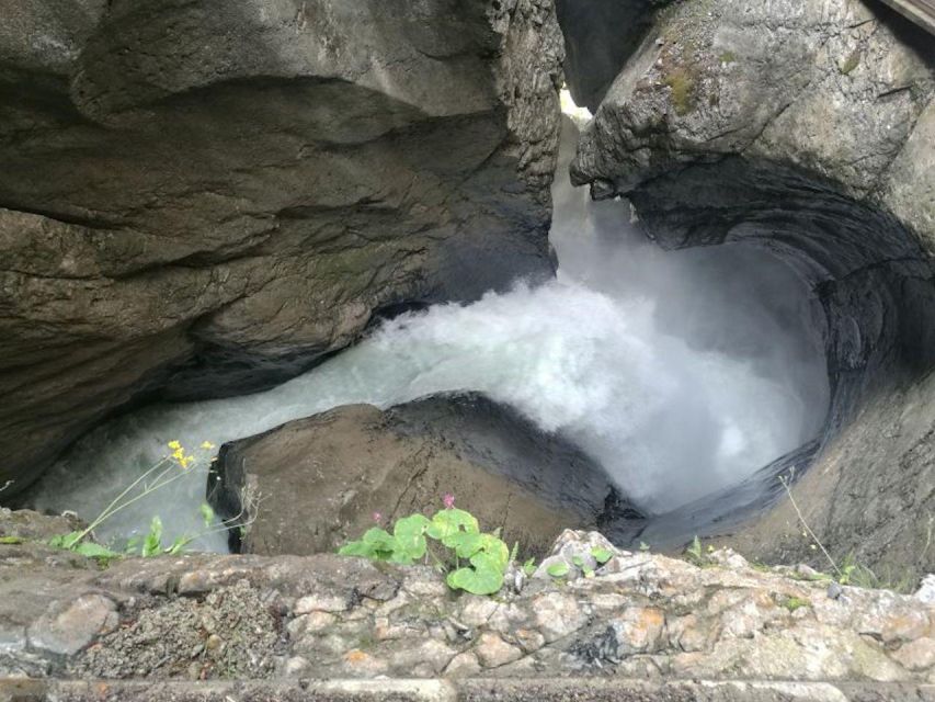 Interlaken: 72 Waterfalls Valley & Lauterbrunnen E-Bike Tour - Gsteigwiler and the first mountain views